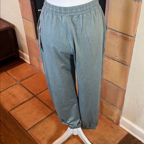 Vuori Vintage Pistachio Heather Boyfriend Jogger, size S - Picture 6 of 8